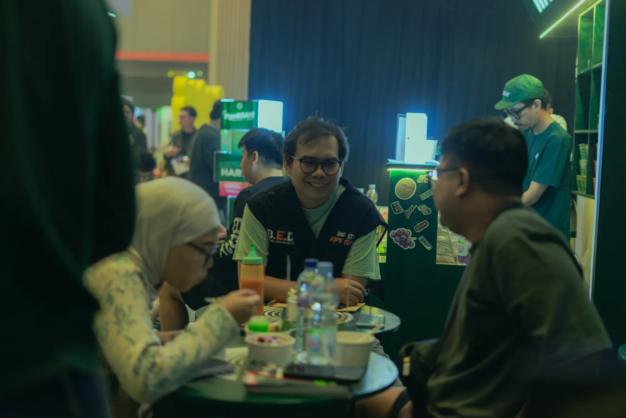 Ngobrol santai di booth BRAY